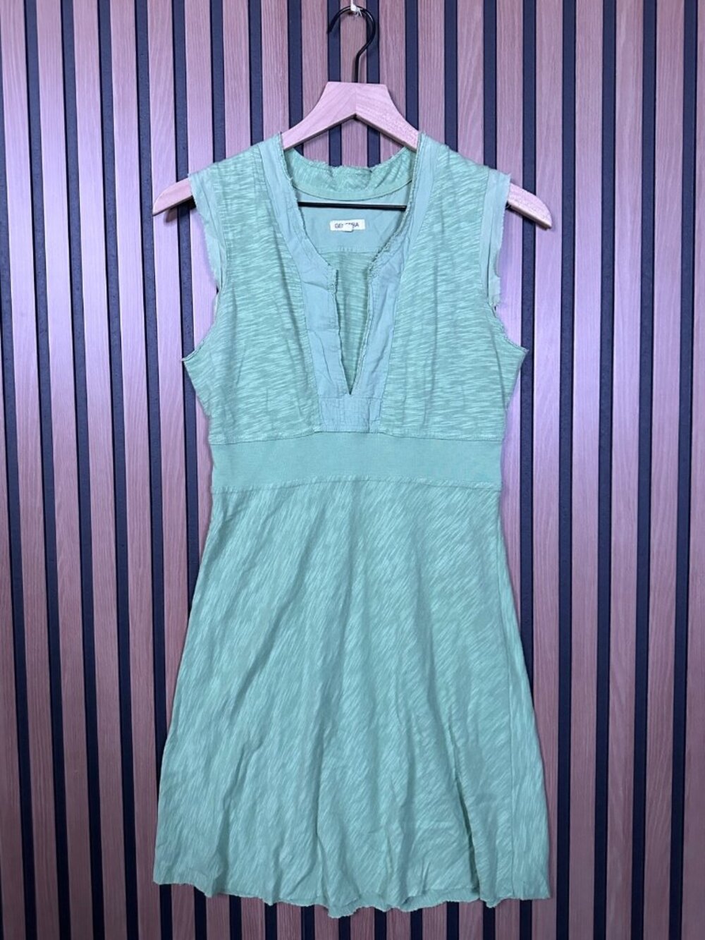 Generra Dress Small Womens Green V Neck Sheath Cut Out Heather Sleeveless
